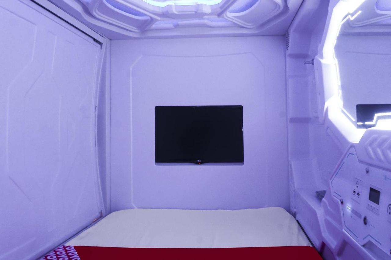 OYO 91328 Fiducia Capsule Hotel Yakarta Exterior foto