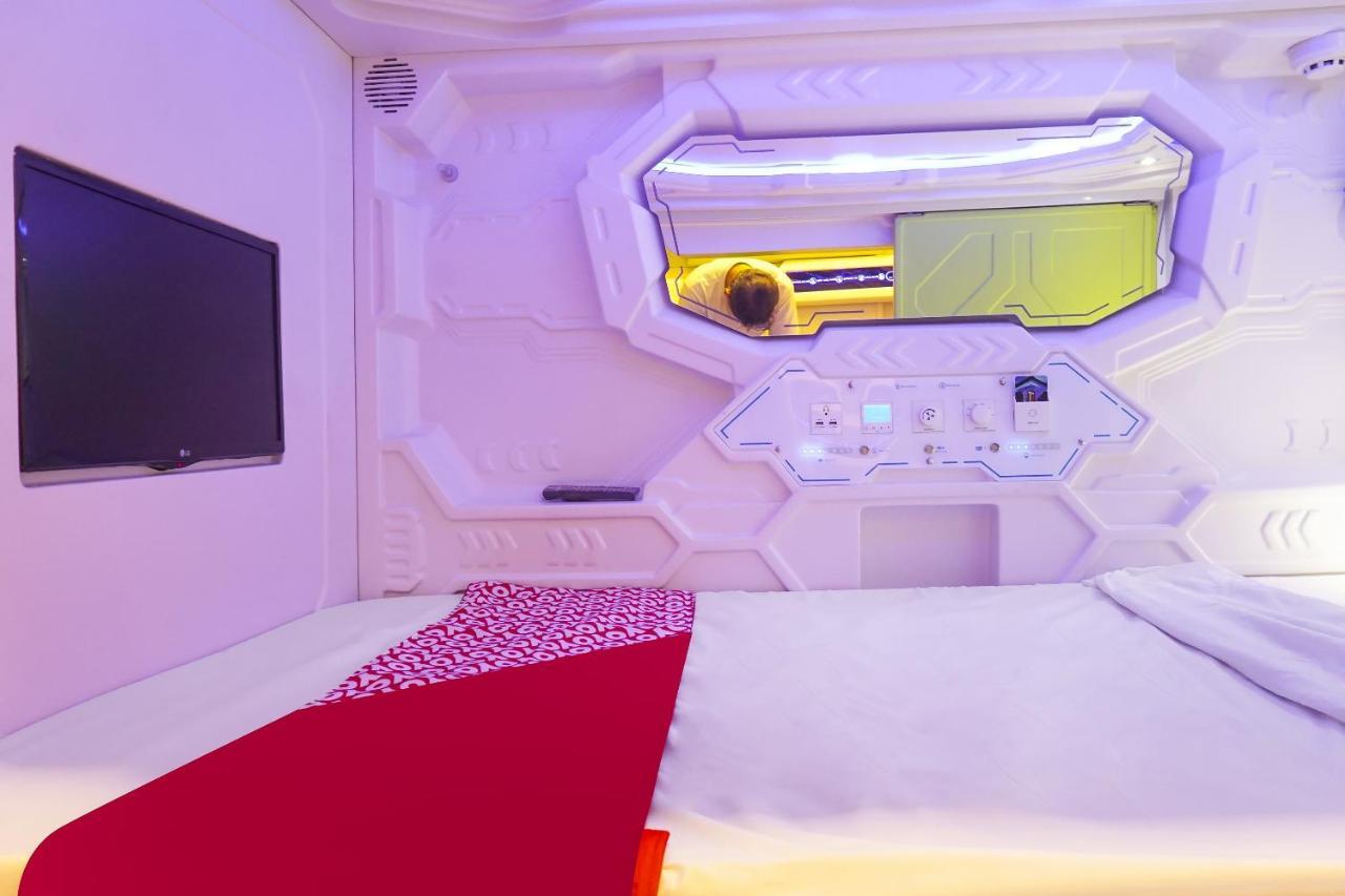 OYO 91328 Fiducia Capsule Hotel Yakarta Exterior foto