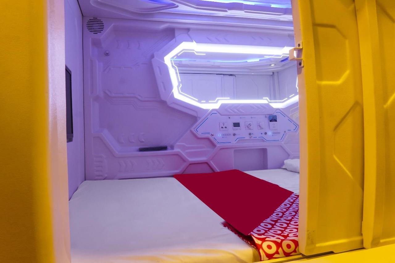 OYO 91328 Fiducia Capsule Hotel Yakarta Exterior foto